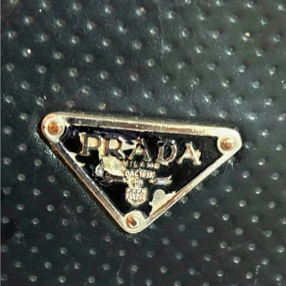 Prada unisex black leather wallet - Picture 12 of 13